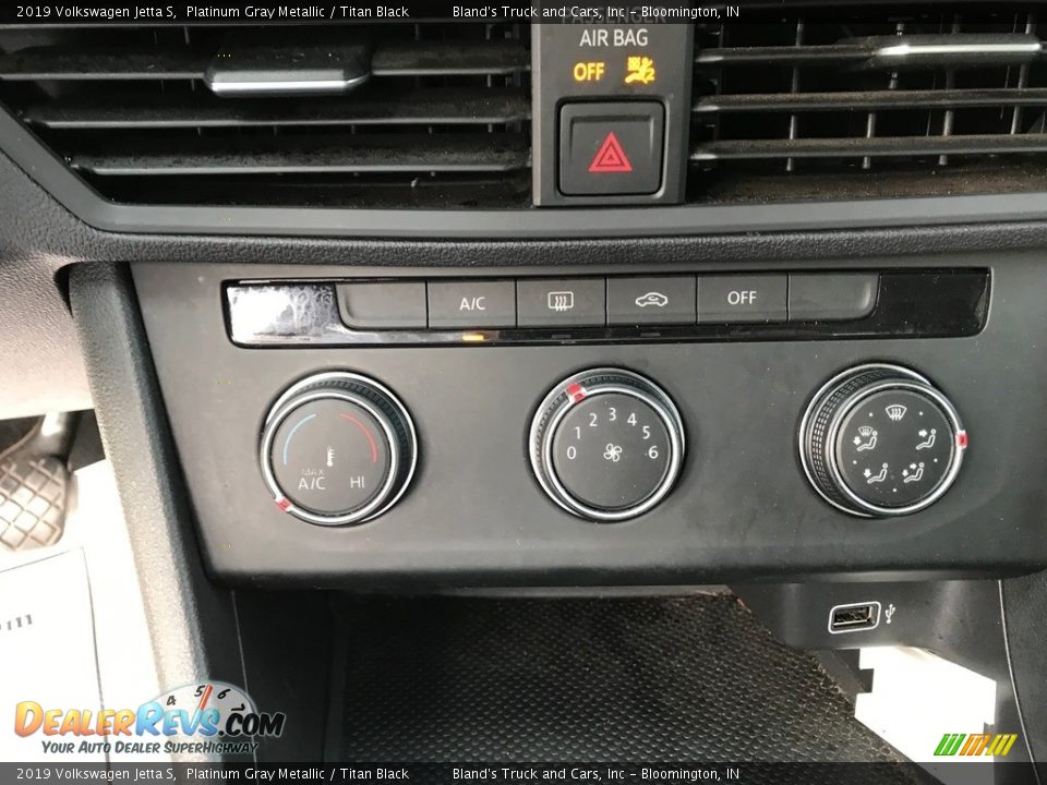 Controls of 2019 Volkswagen Jetta S Photo #18
