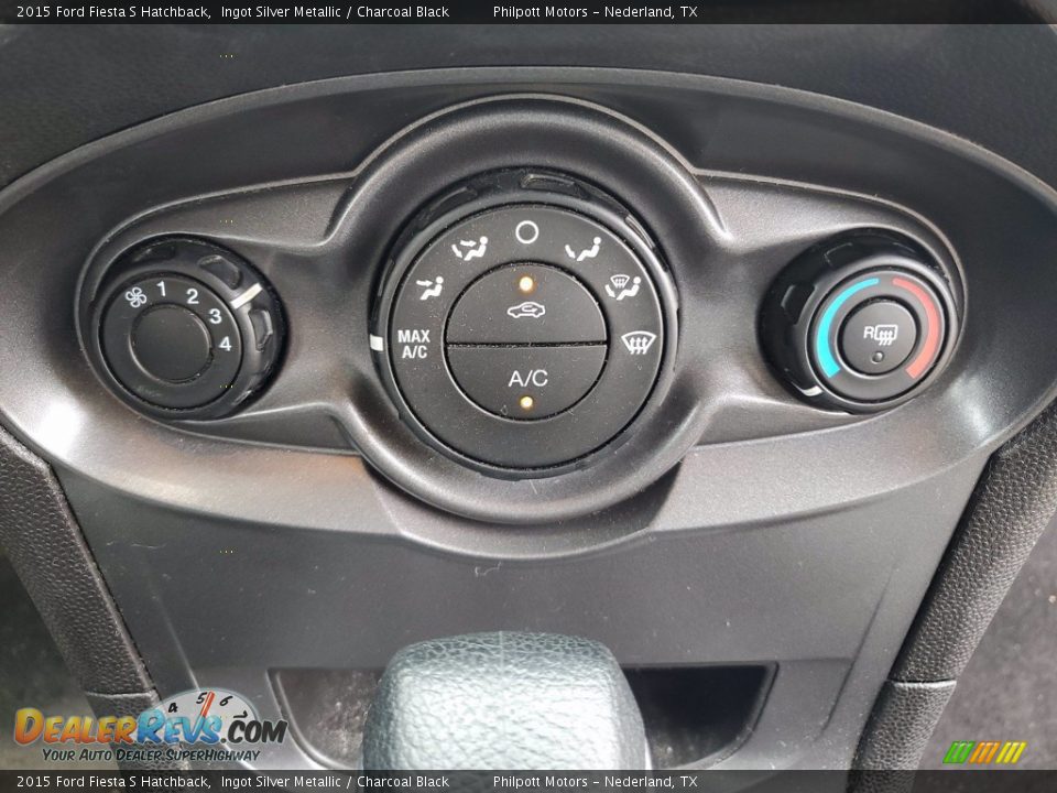 Controls of 2015 Ford Fiesta S Hatchback Photo #25