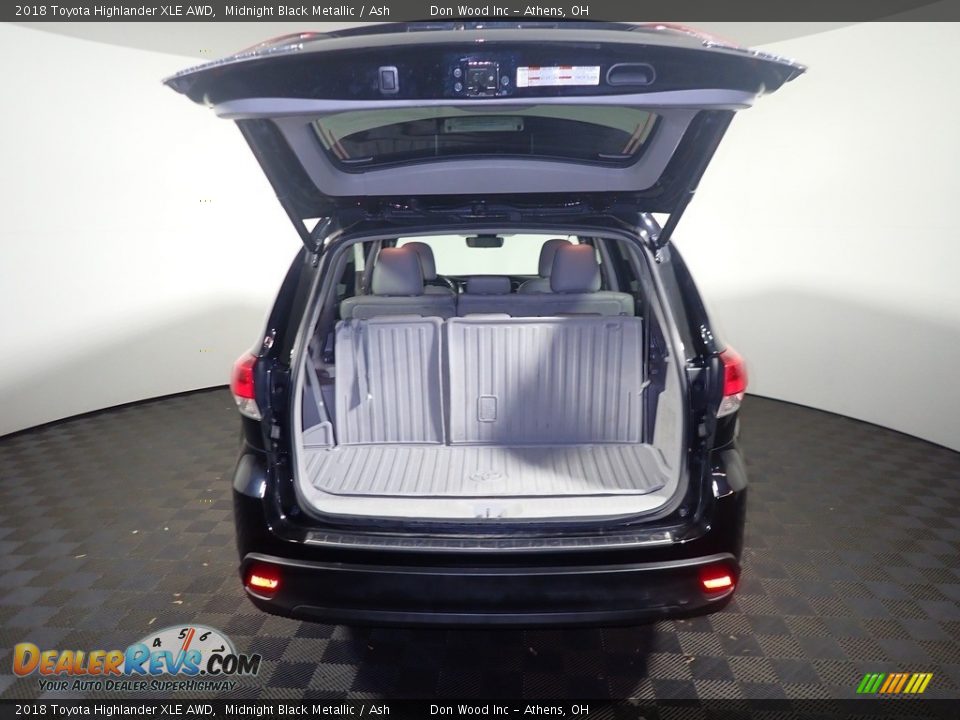 2018 Toyota Highlander XLE AWD Midnight Black Metallic / Ash Photo #17