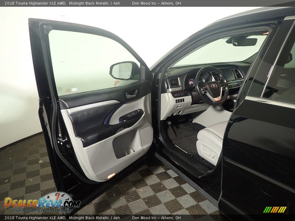 2018 Toyota Highlander XLE AWD Midnight Black Metallic / Ash Photo #24