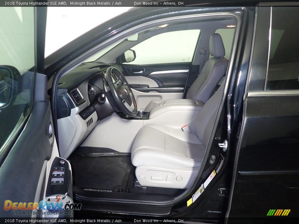 2018 Toyota Highlander XLE AWD Midnight Black Metallic / Ash Photo #26