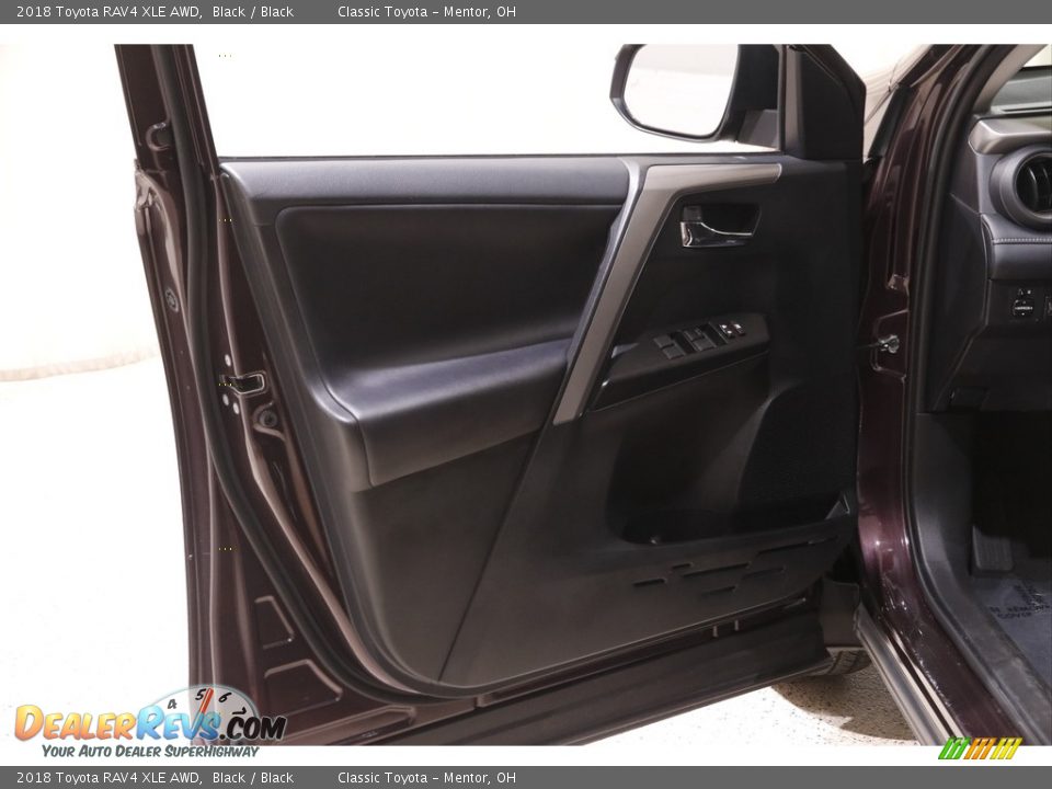 2018 Toyota RAV4 XLE AWD Black / Black Photo #4