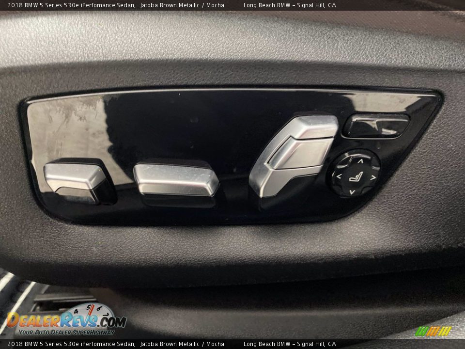 Front Seat of 2018 BMW 5 Series 530e iPerfomance Sedan Photo #15