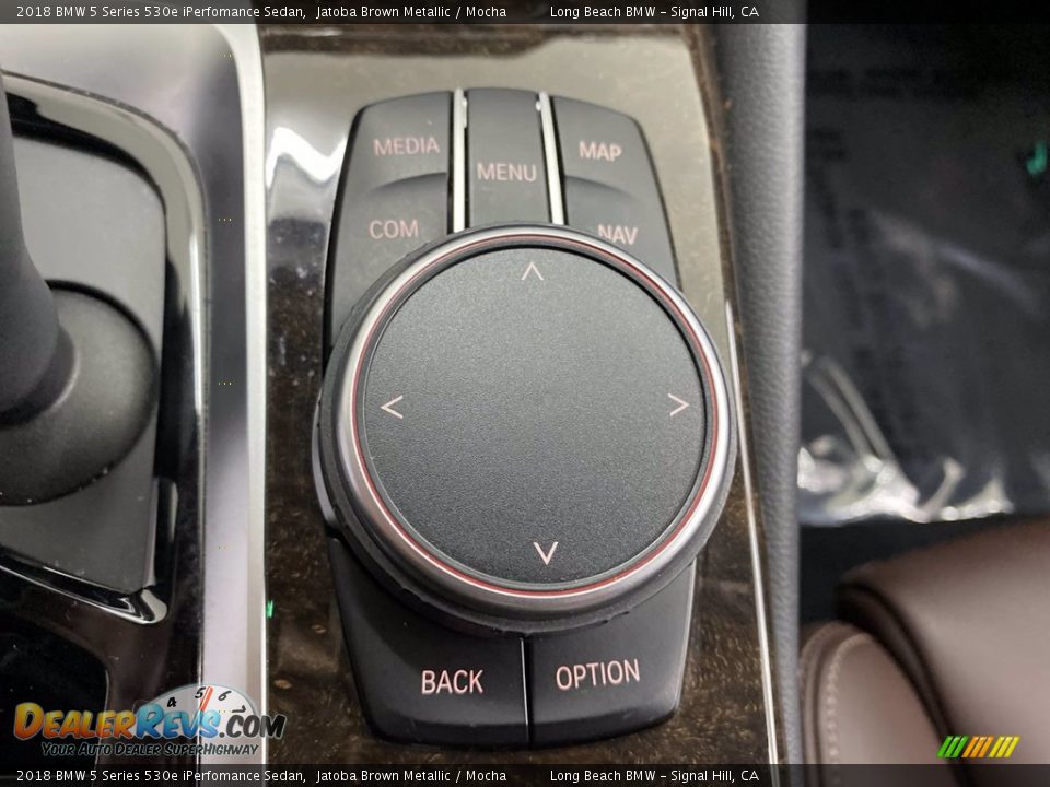 Controls of 2018 BMW 5 Series 530e iPerfomance Sedan Photo #29