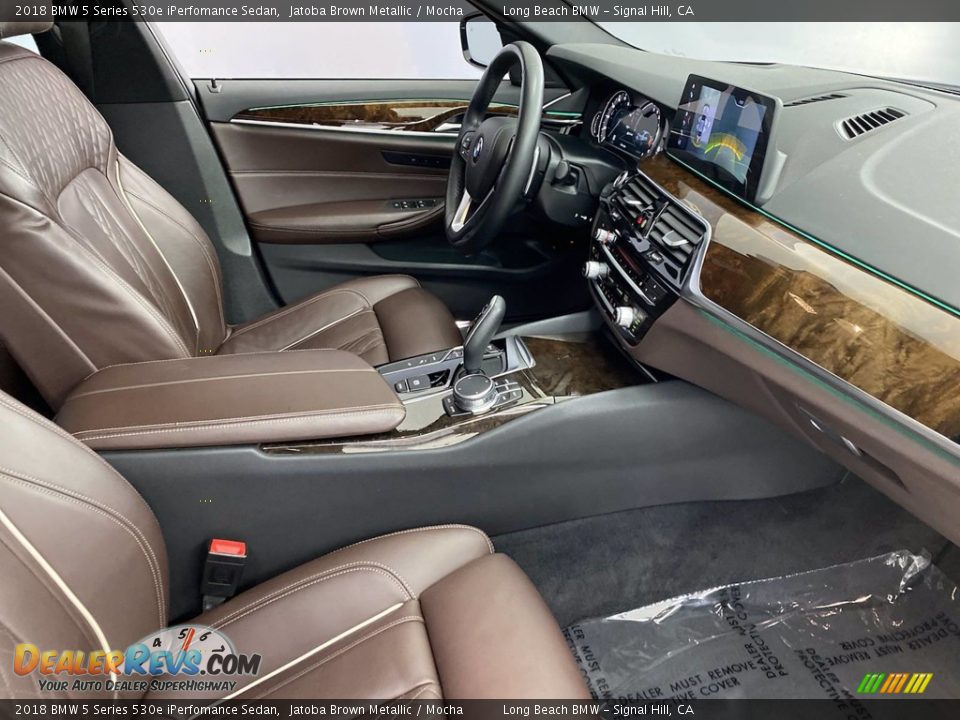 Front Seat of 2018 BMW 5 Series 530e iPerfomance Sedan Photo #33