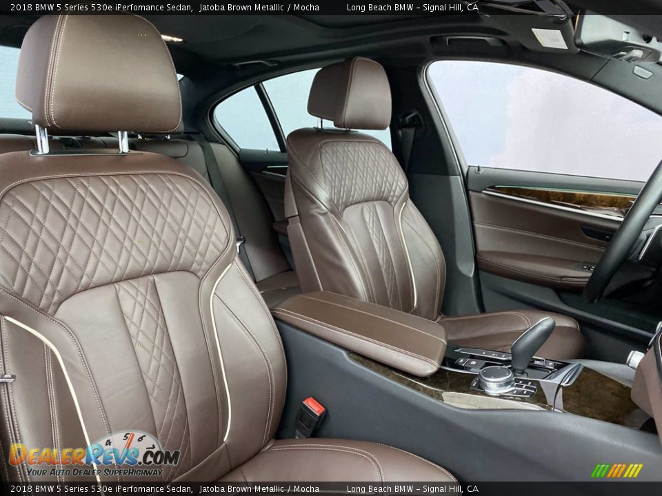 Front Seat of 2018 BMW 5 Series 530e iPerfomance Sedan Photo #34