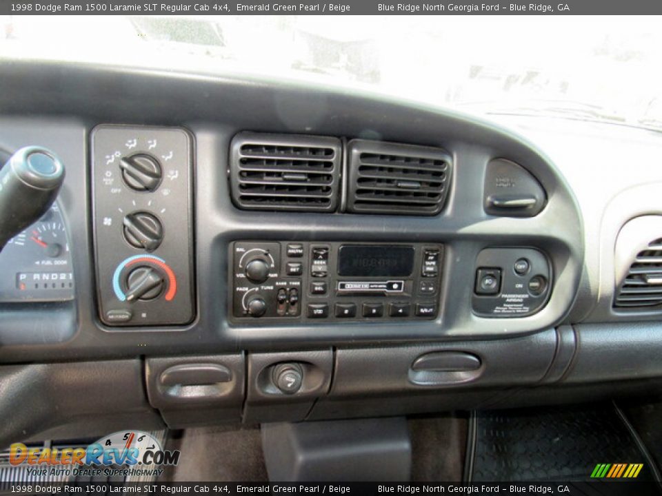 Controls of 1998 Dodge Ram 1500 Laramie SLT Regular Cab 4x4 Photo #15