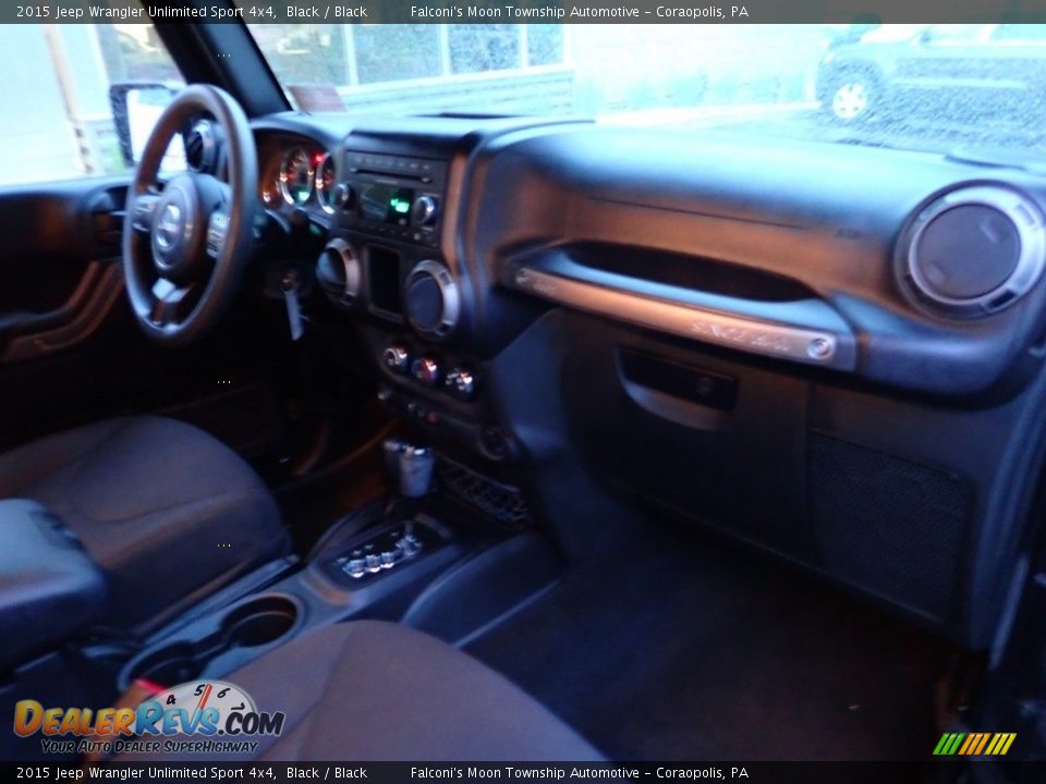 2015 Jeep Wrangler Unlimited Sport 4x4 Black / Black Photo #11