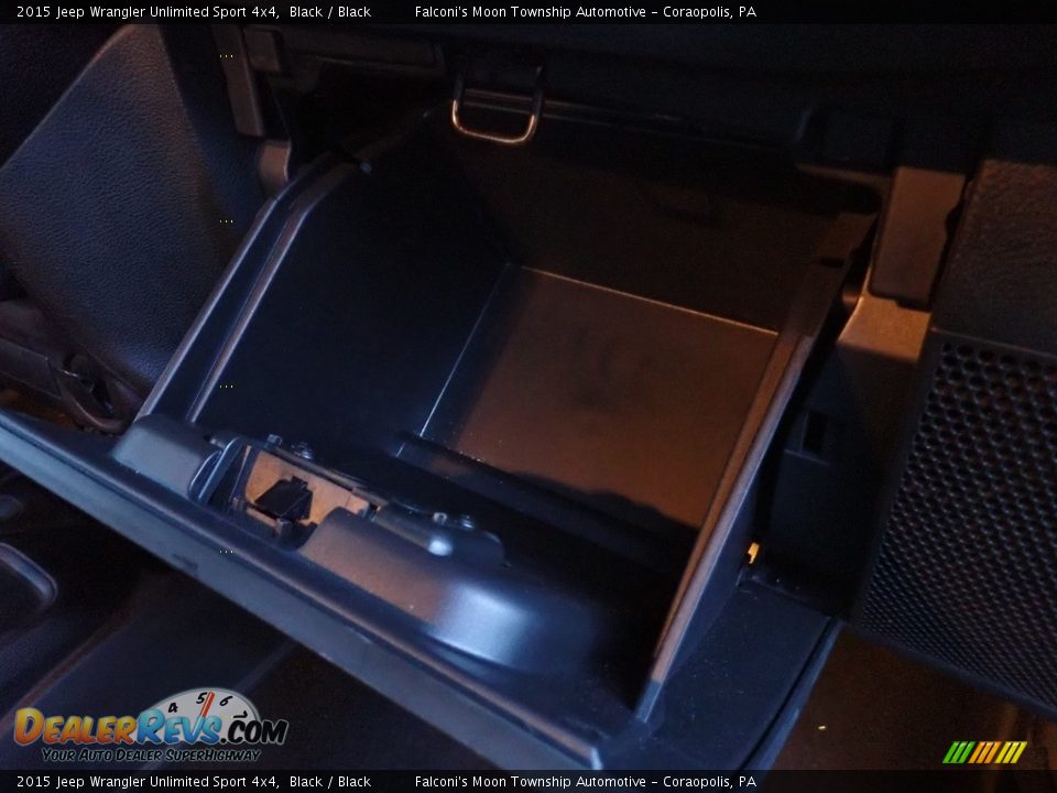 2015 Jeep Wrangler Unlimited Sport 4x4 Black / Black Photo #12