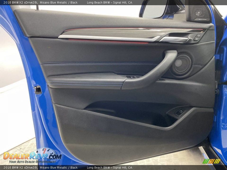 Door Panel of 2018 BMW X2 sDrive28i Photo #13
