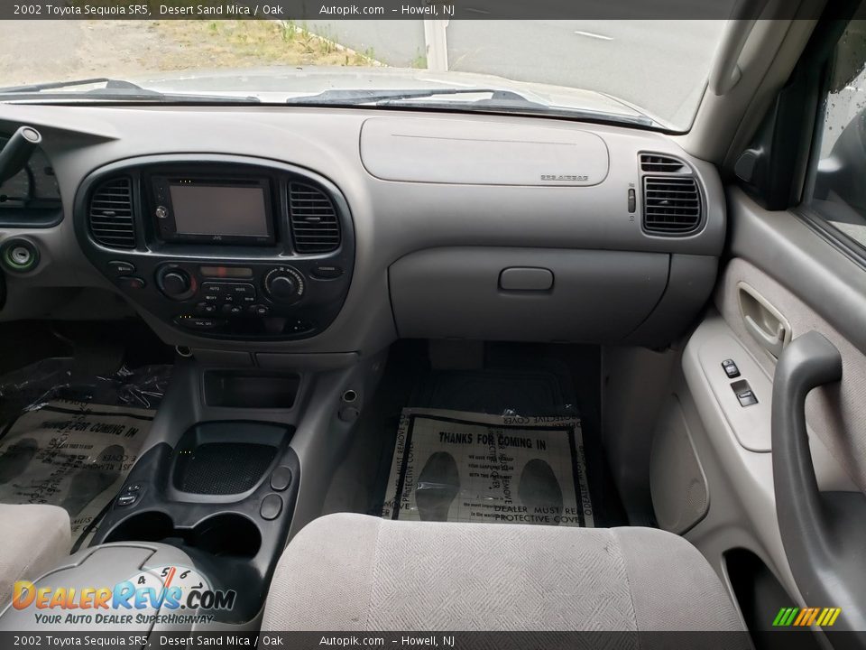 2002 Toyota Sequoia SR5 Desert Sand Mica / Oak Photo #16