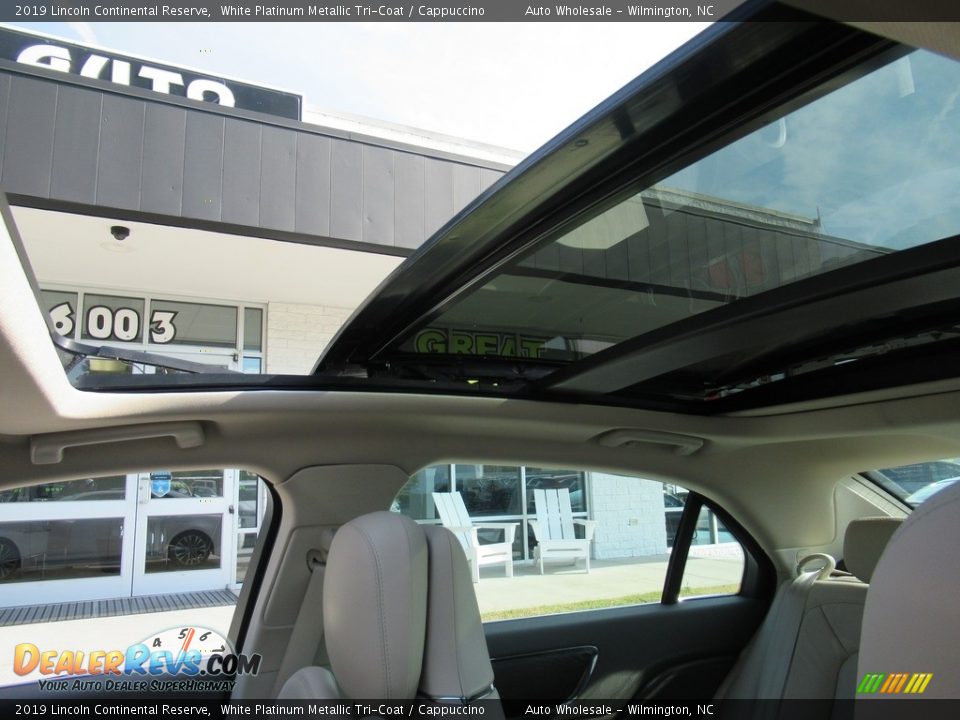 2019 Lincoln Continental Reserve White Platinum Metallic Tri-Coat / Cappuccino Photo #11