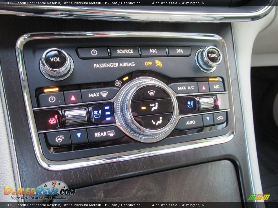 2019 Lincoln Continental Reserve White Platinum Metallic Tri-Coat / Cappuccino Photo #19