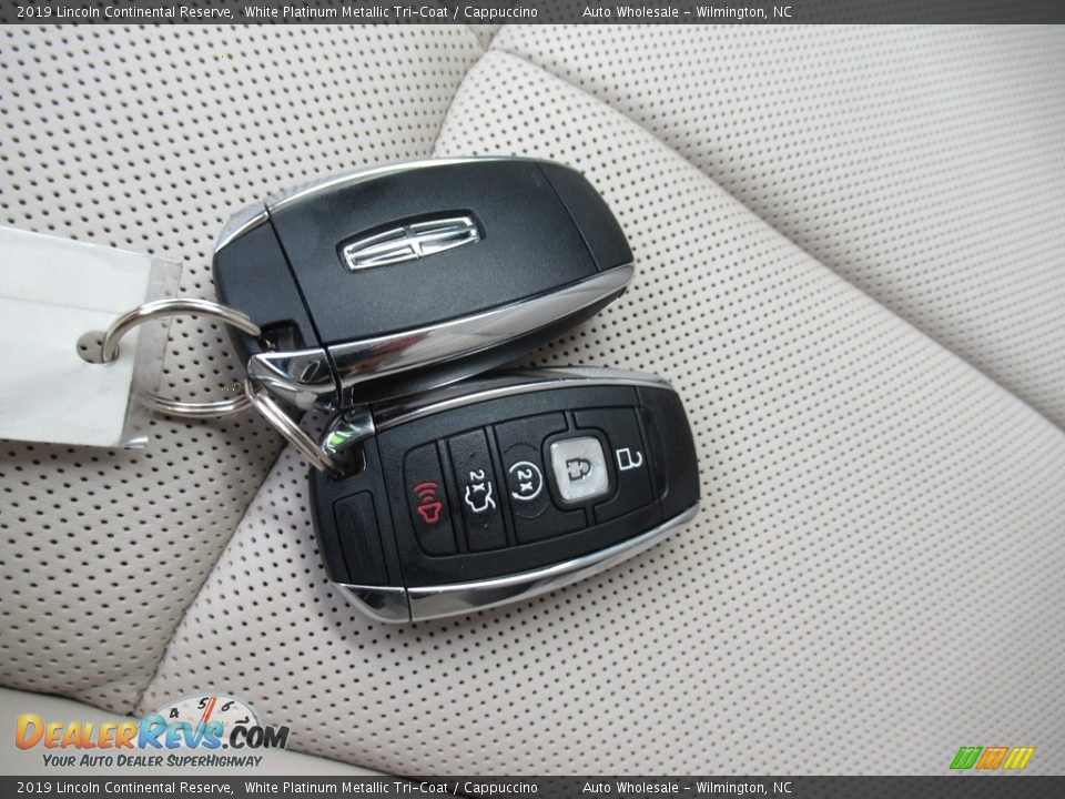 2019 Lincoln Continental Reserve White Platinum Metallic Tri-Coat / Cappuccino Photo #20