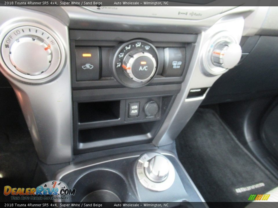 2018 Toyota 4Runner SR5 4x4 Super White / Sand Beige Photo #19