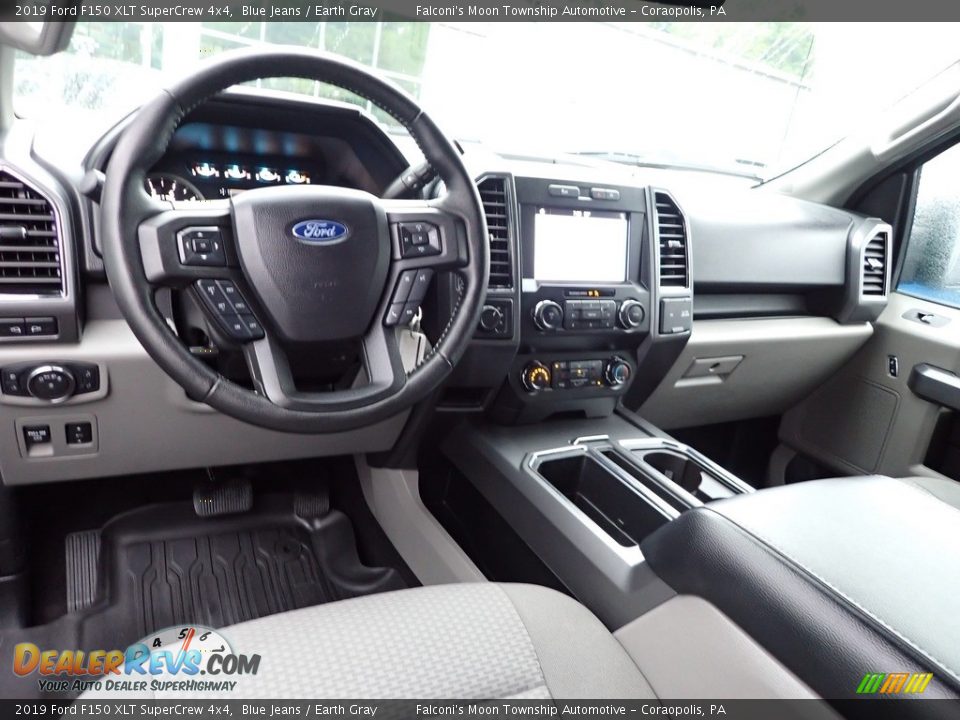 Dashboard of 2019 Ford F150 XLT SuperCrew 4x4 Photo #18