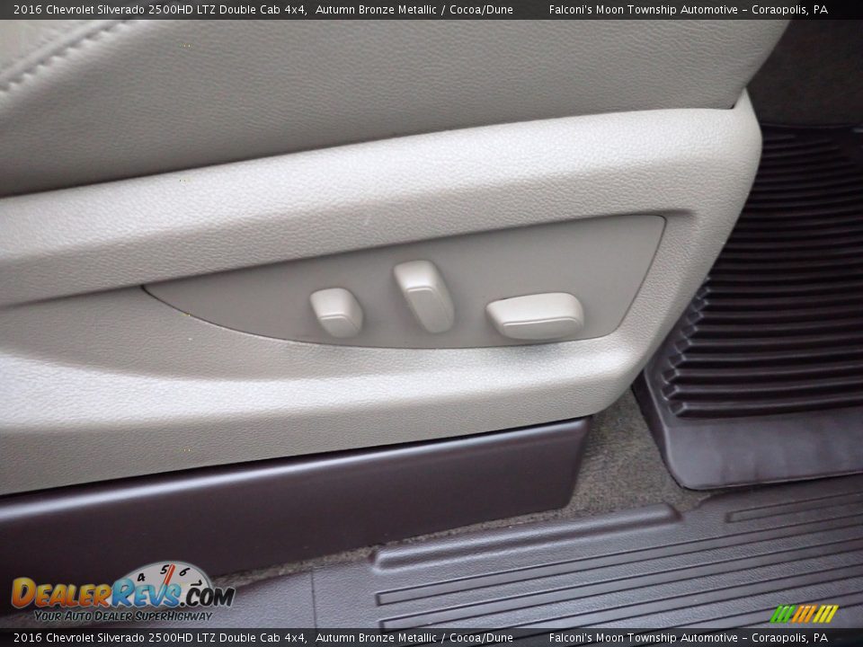 Front Seat of 2016 Chevrolet Silverado 2500HD LTZ Double Cab 4x4 Photo #11
