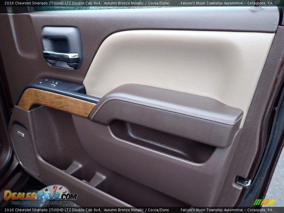 Door Panel of 2016 Chevrolet Silverado 2500HD LTZ Double Cab 4x4 Photo #13