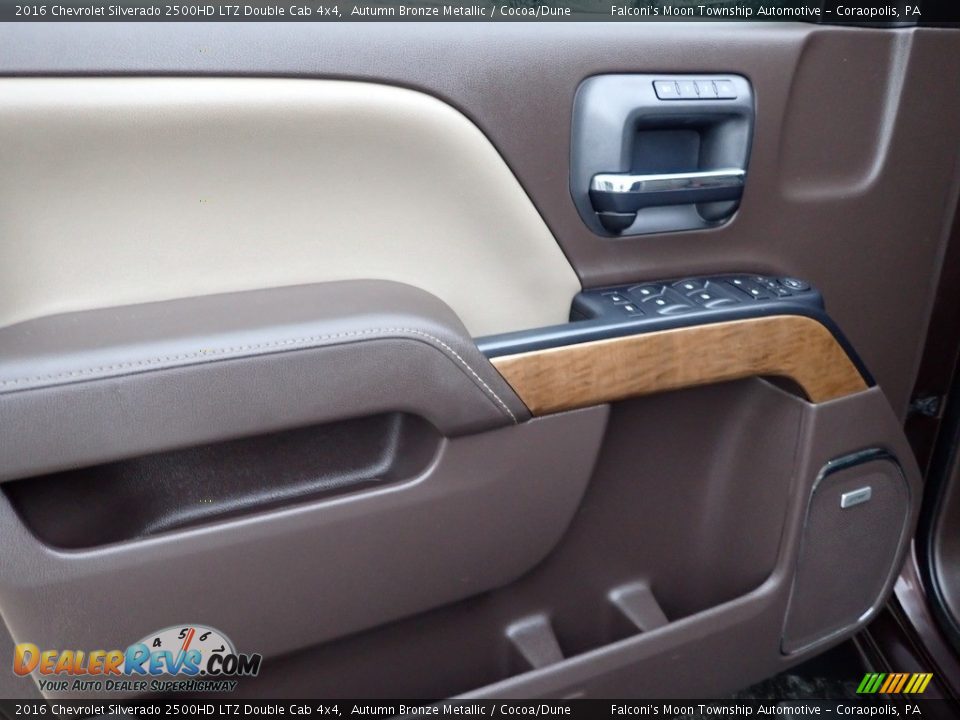 Door Panel of 2016 Chevrolet Silverado 2500HD LTZ Double Cab 4x4 Photo #20