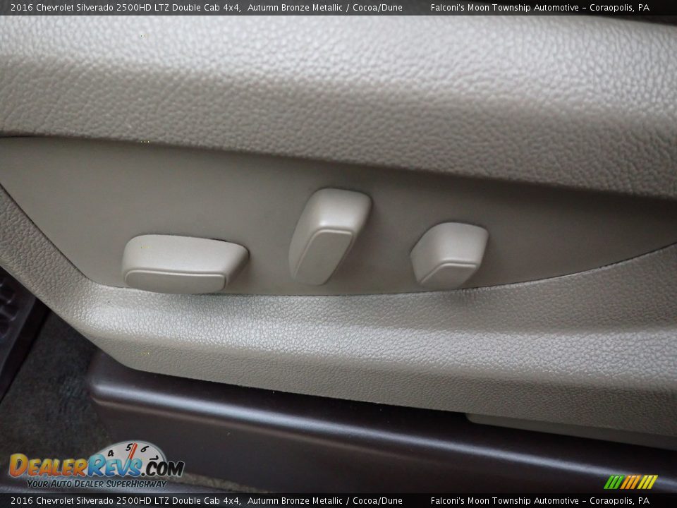 Front Seat of 2016 Chevrolet Silverado 2500HD LTZ Double Cab 4x4 Photo #21