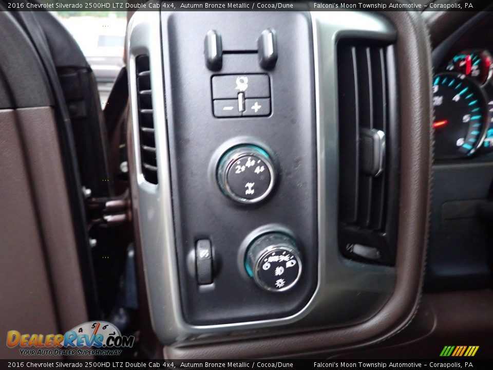 Controls of 2016 Chevrolet Silverado 2500HD LTZ Double Cab 4x4 Photo #22