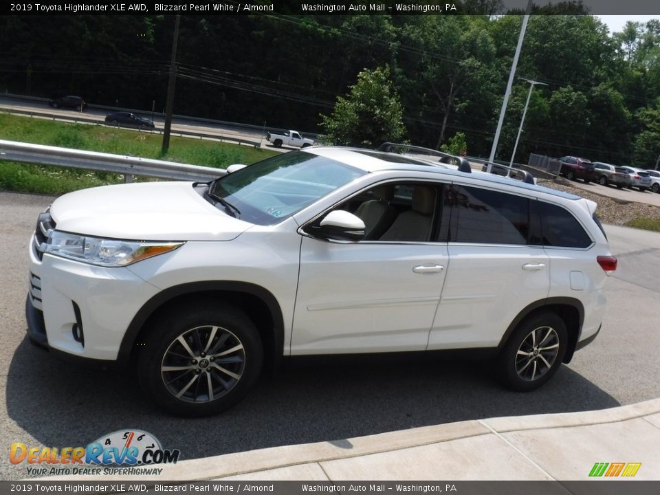 2019 Toyota Highlander XLE AWD Blizzard Pearl White / Almond Photo #11