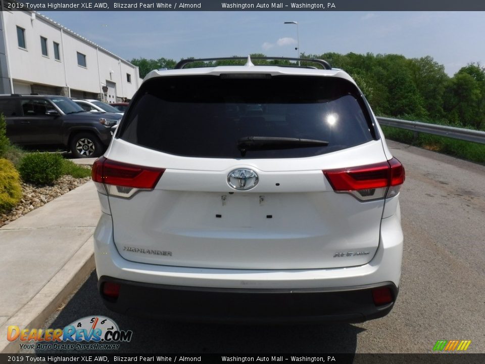 2019 Toyota Highlander XLE AWD Blizzard Pearl White / Almond Photo #13