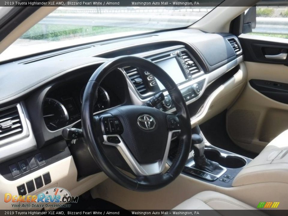 2019 Toyota Highlander XLE AWD Blizzard Pearl White / Almond Photo #17