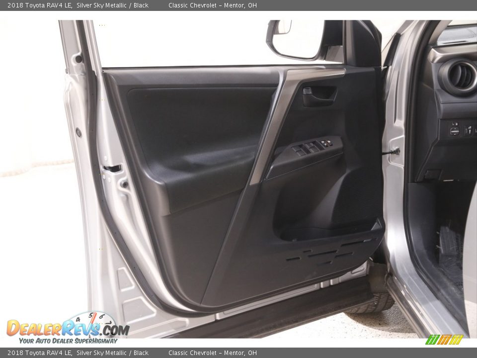 2018 Toyota RAV4 LE Silver Sky Metallic / Black Photo #4