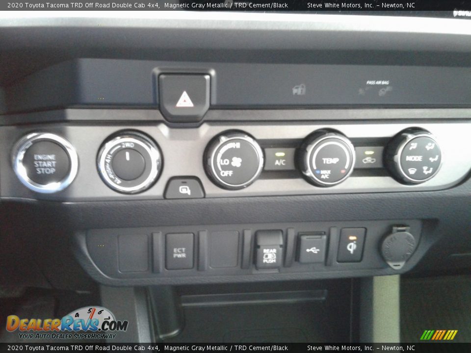 Controls of 2020 Toyota Tacoma TRD Off Road Double Cab 4x4 Photo #25