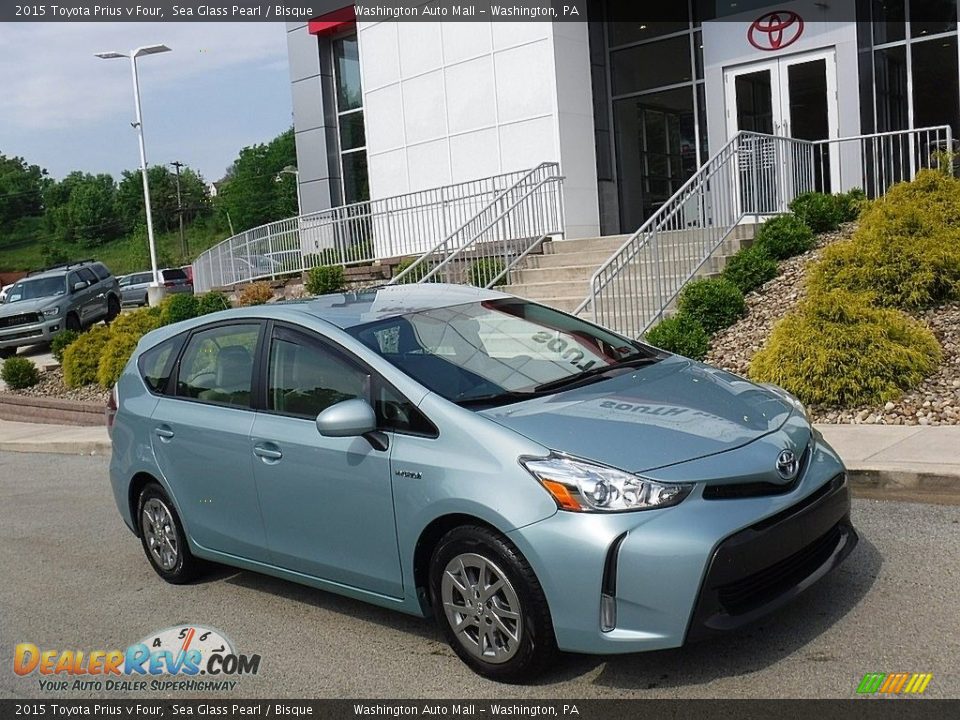 Front 3/4 View of 2015 Toyota Prius v Four Photo #1