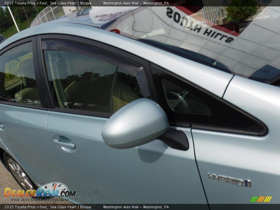 2015 Toyota Prius v Four Sea Glass Pearl / Bisque Photo #9