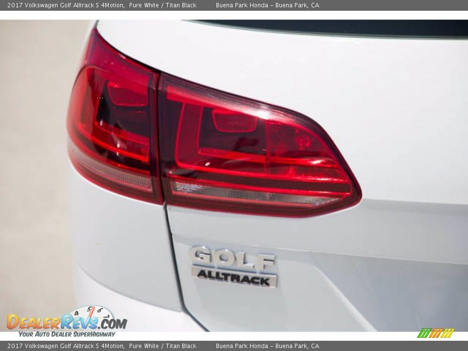 2017 Volkswagen Golf Alltrack S 4Motion Pure White / Titan Black Photo #10