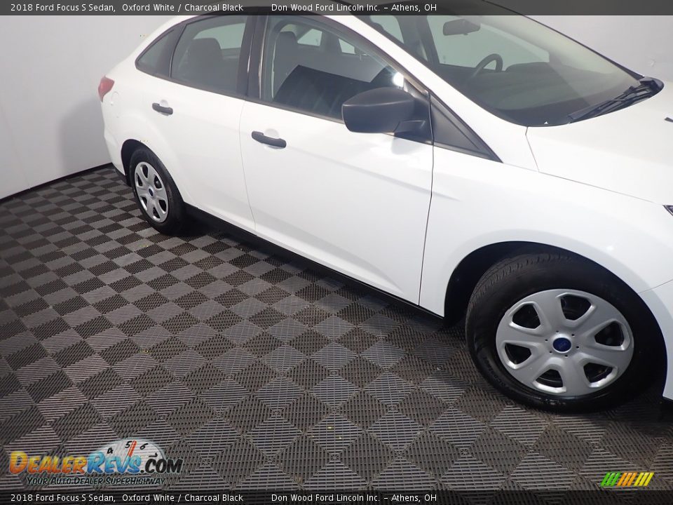 2018 Ford Focus S Sedan Oxford White / Charcoal Black Photo #4