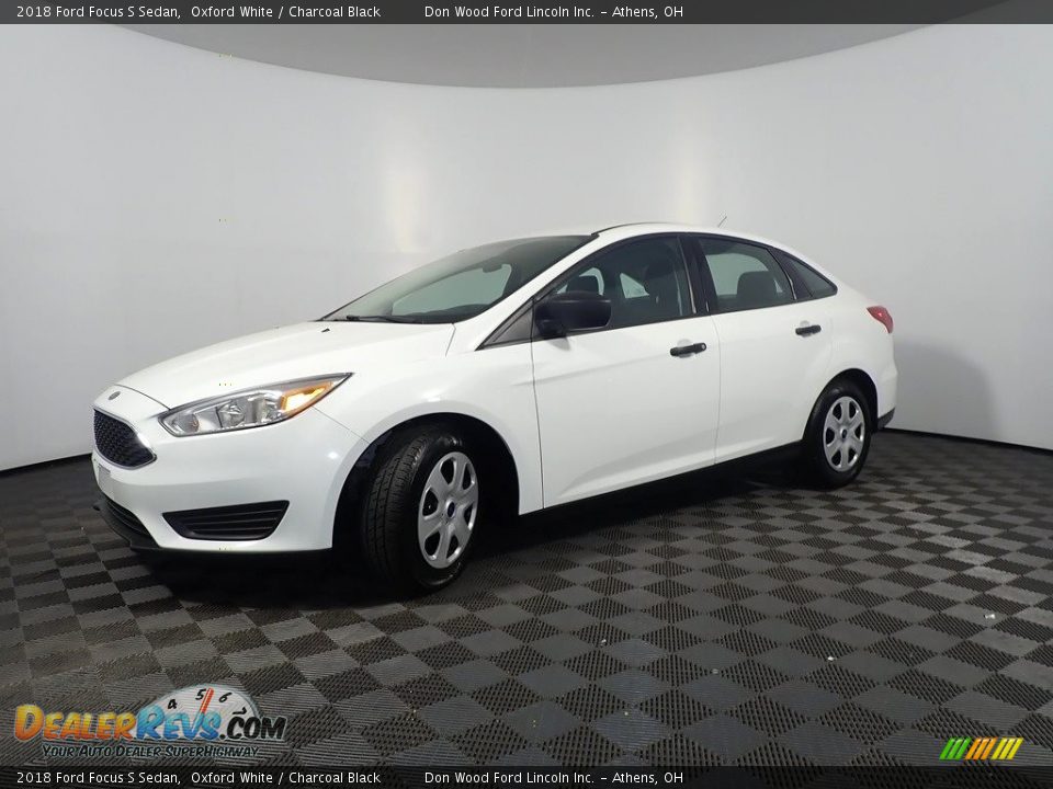 2018 Ford Focus S Sedan Oxford White / Charcoal Black Photo #8