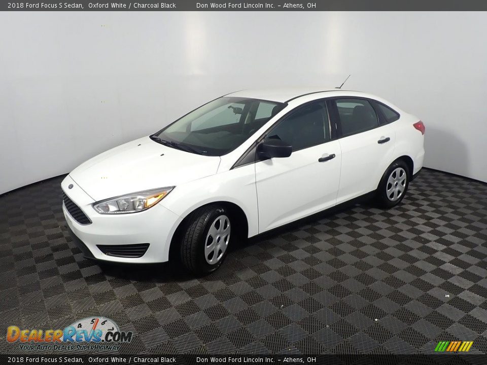 2018 Ford Focus S Sedan Oxford White / Charcoal Black Photo #9