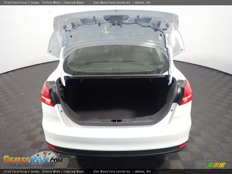 2018 Ford Focus S Sedan Oxford White / Charcoal Black Photo #14