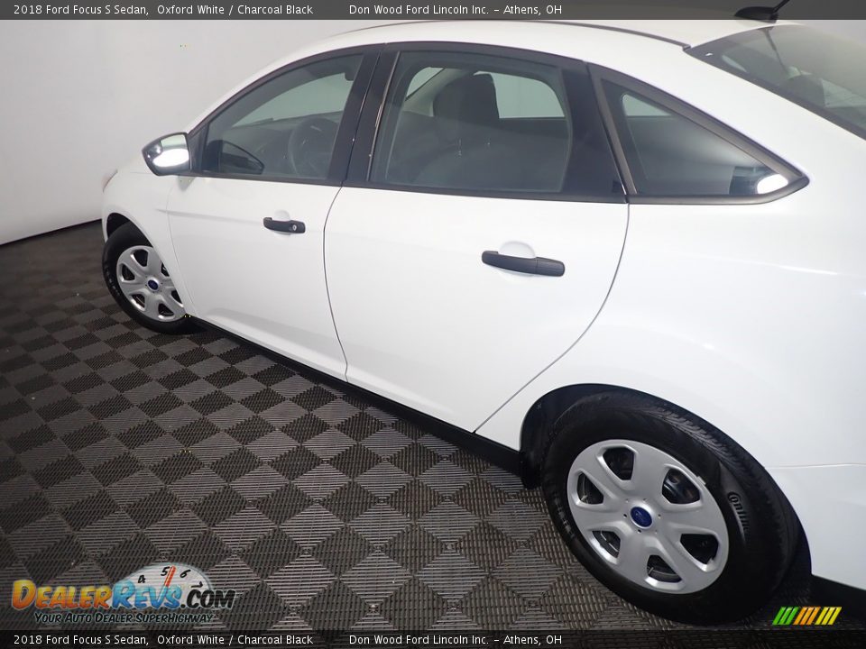 2018 Ford Focus S Sedan Oxford White / Charcoal Black Photo #18