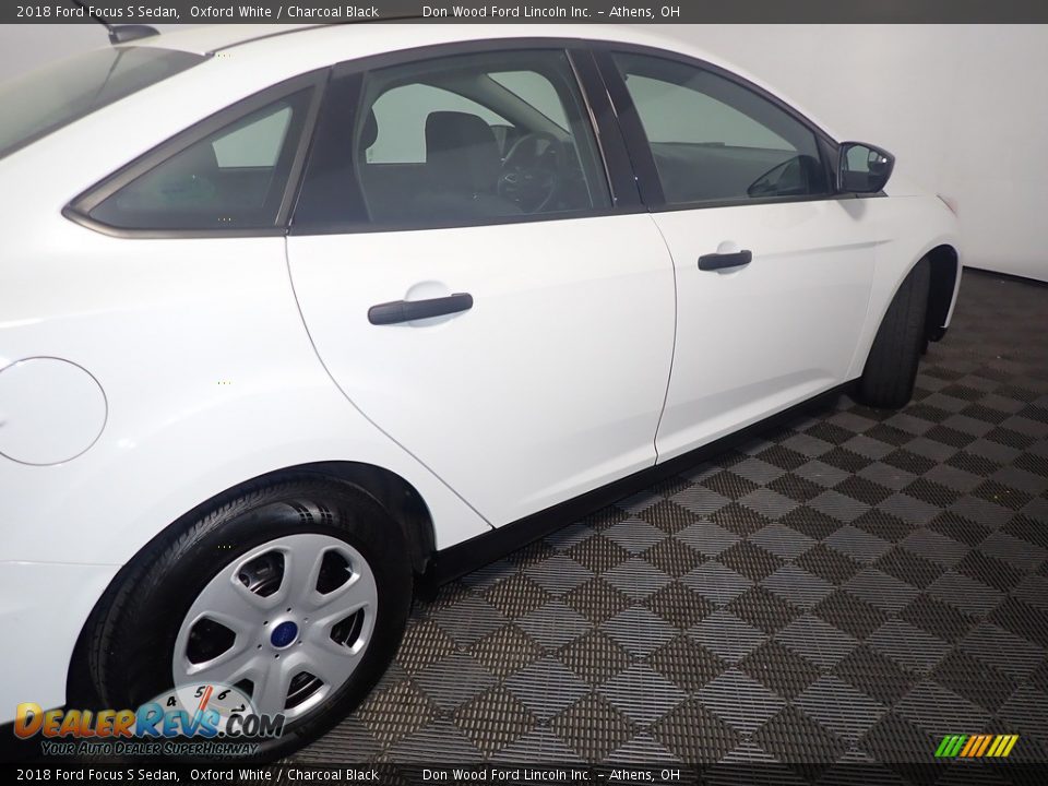 2018 Ford Focus S Sedan Oxford White / Charcoal Black Photo #19