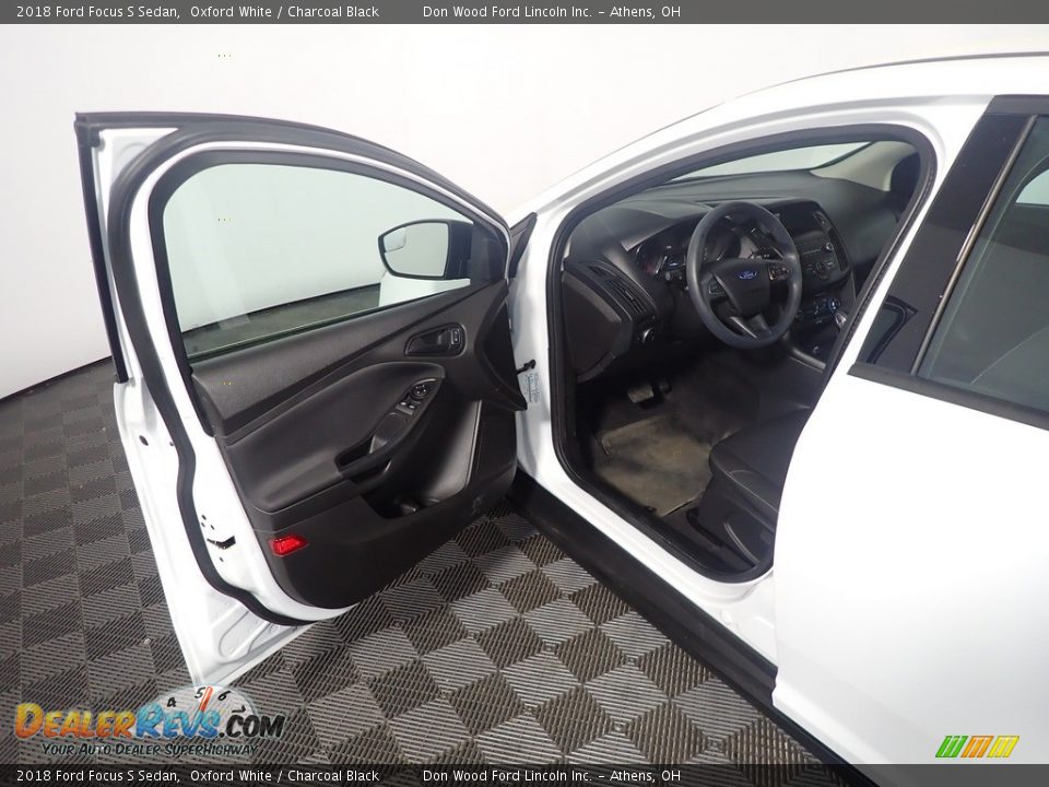 2018 Ford Focus S Sedan Oxford White / Charcoal Black Photo #20