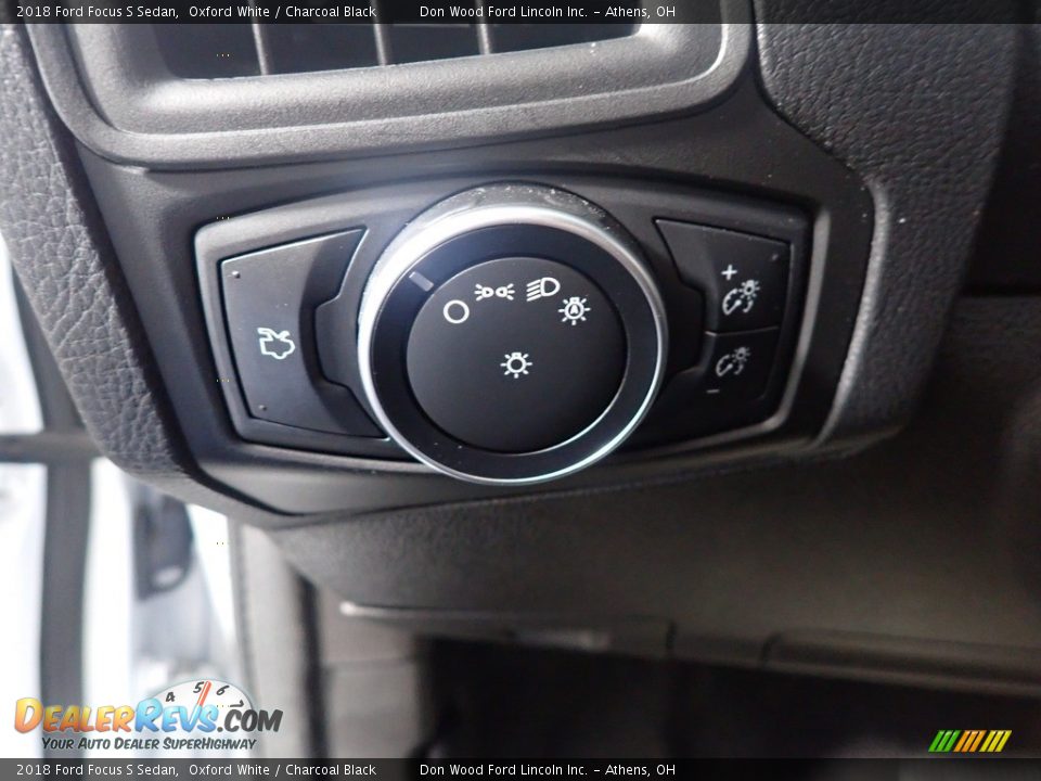 2018 Ford Focus S Sedan Oxford White / Charcoal Black Photo #31