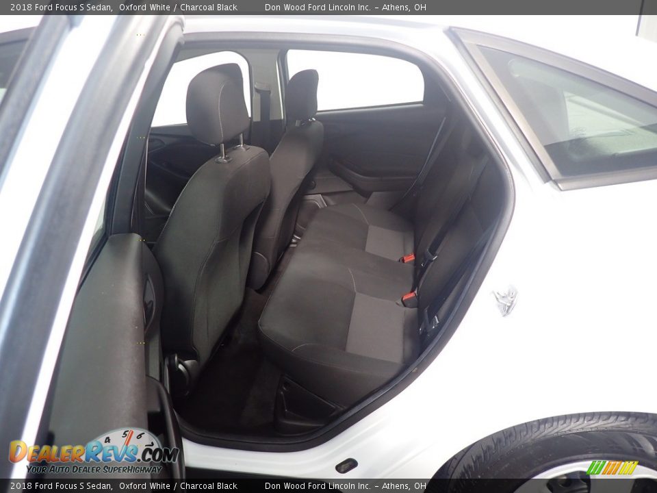 2018 Ford Focus S Sedan Oxford White / Charcoal Black Photo #34