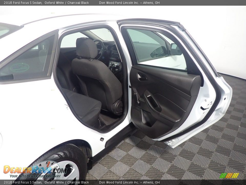 2018 Ford Focus S Sedan Oxford White / Charcoal Black Photo #35