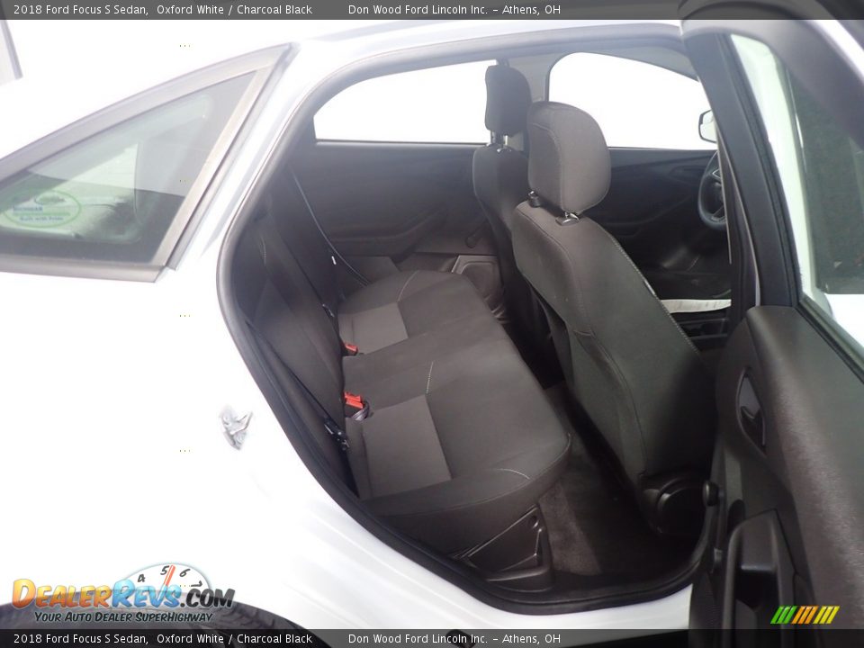 2018 Ford Focus S Sedan Oxford White / Charcoal Black Photo #36