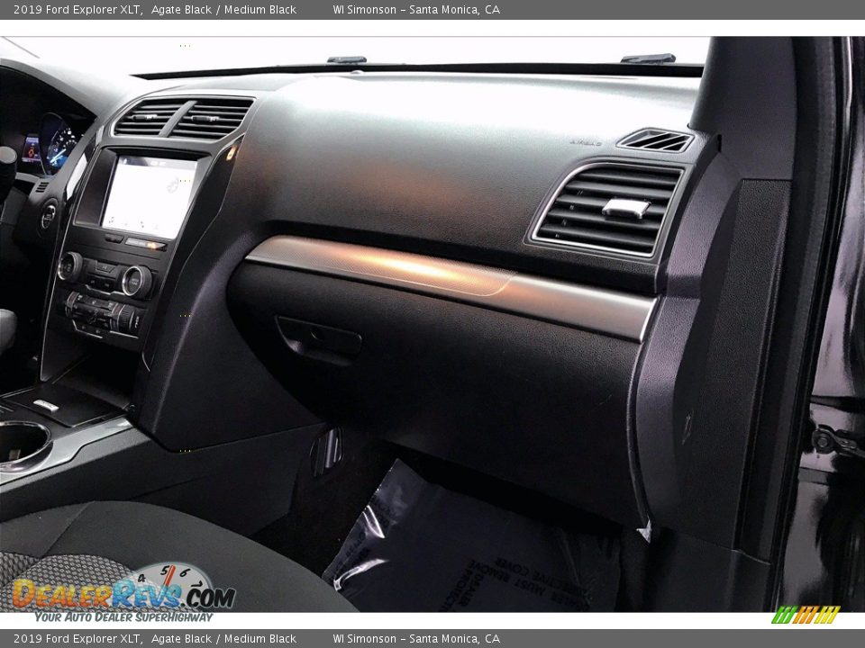 Dashboard of 2019 Ford Explorer XLT Photo #16