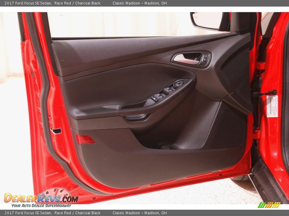 2017 Ford Focus SE Sedan Race Red / Charcoal Black Photo #4