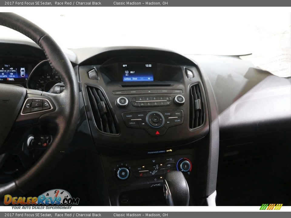 2017 Ford Focus SE Sedan Race Red / Charcoal Black Photo #9