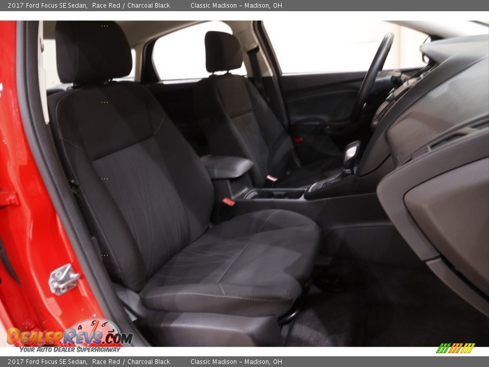 2017 Ford Focus SE Sedan Race Red / Charcoal Black Photo #13