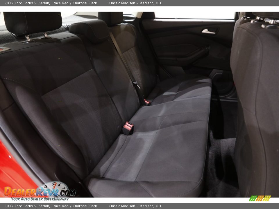 2017 Ford Focus SE Sedan Race Red / Charcoal Black Photo #14