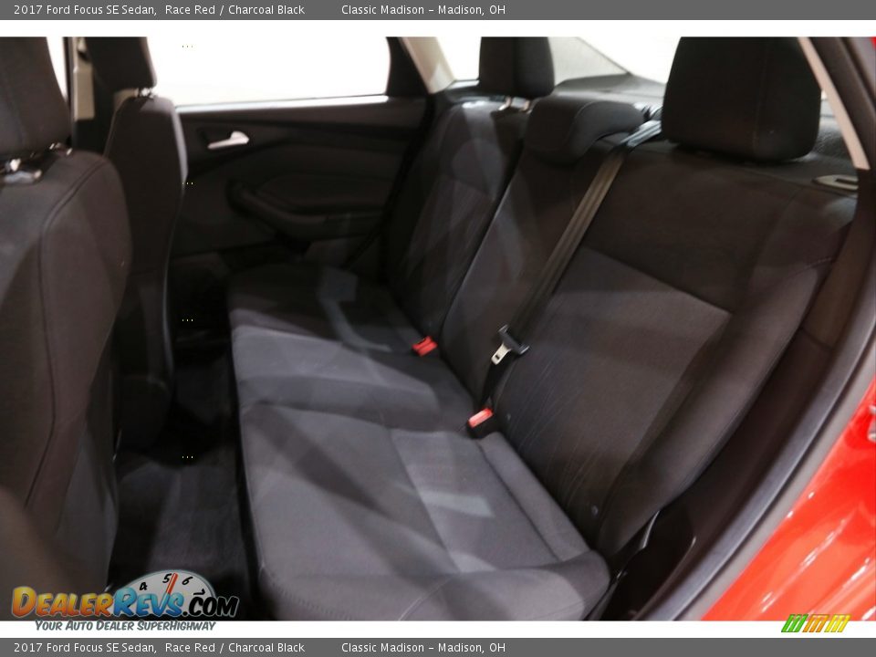2017 Ford Focus SE Sedan Race Red / Charcoal Black Photo #15